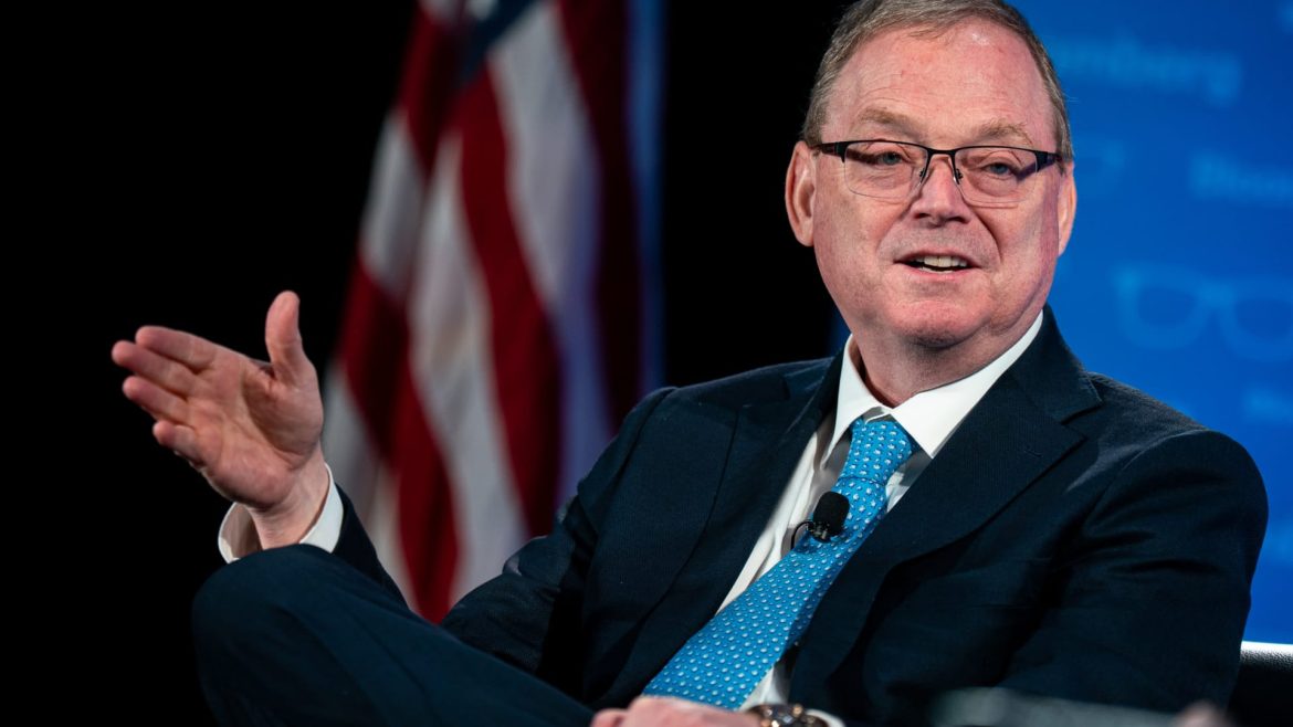 Hassett shifts focus to potential 'Trump cards' in the midst of the credit card interest rate conflict with banks.