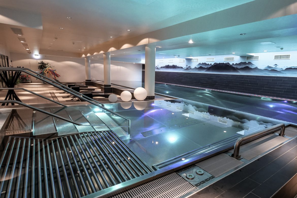 It's Unfeasible to Distinguish the Alcoholic from the Non-Alcoholic at This Munich Hotel Bar