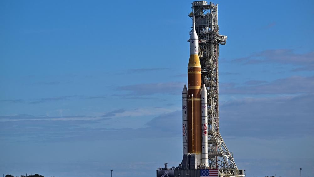 Nasa's colossal Moon rocket reaches launch pad for Artemis II mission