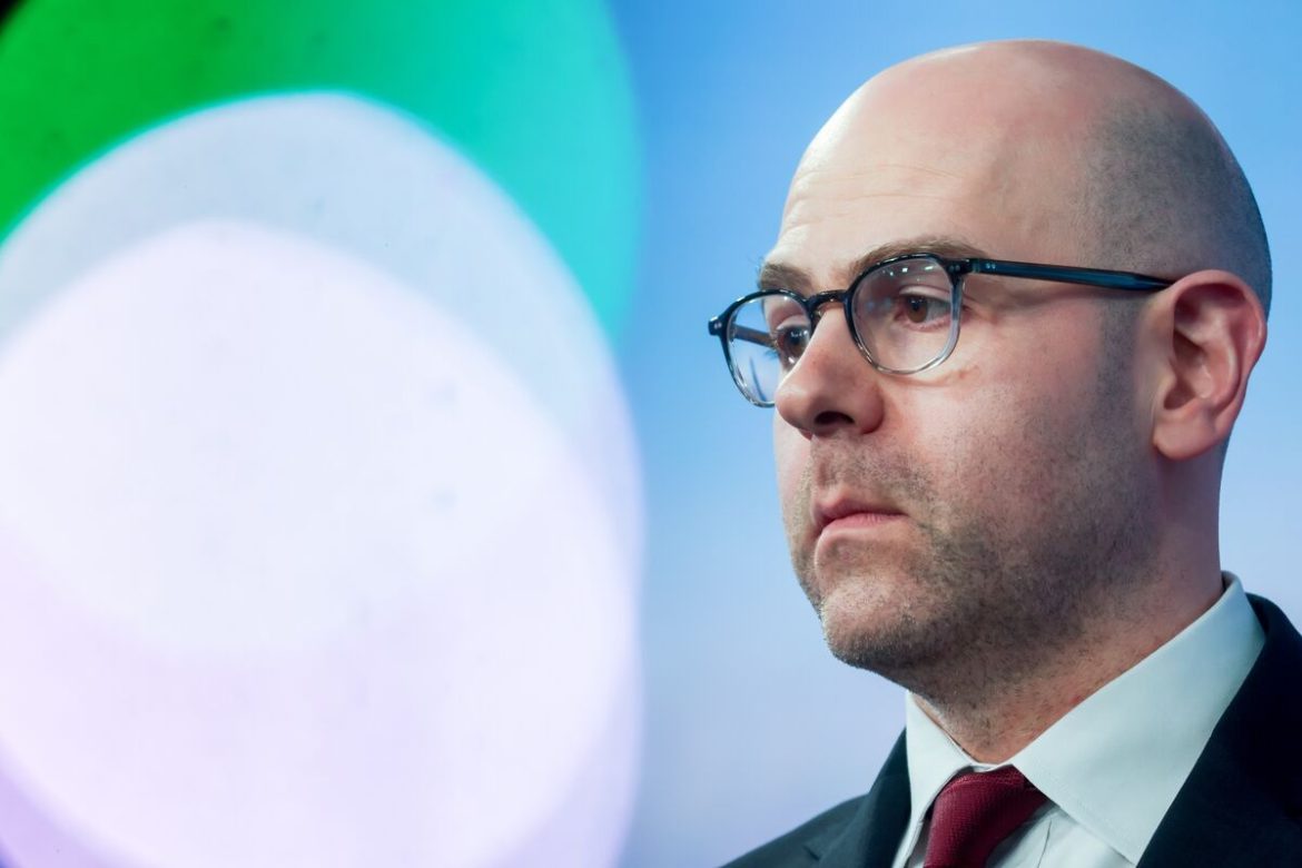 Fed's Stephen Miran steps down from position at White House