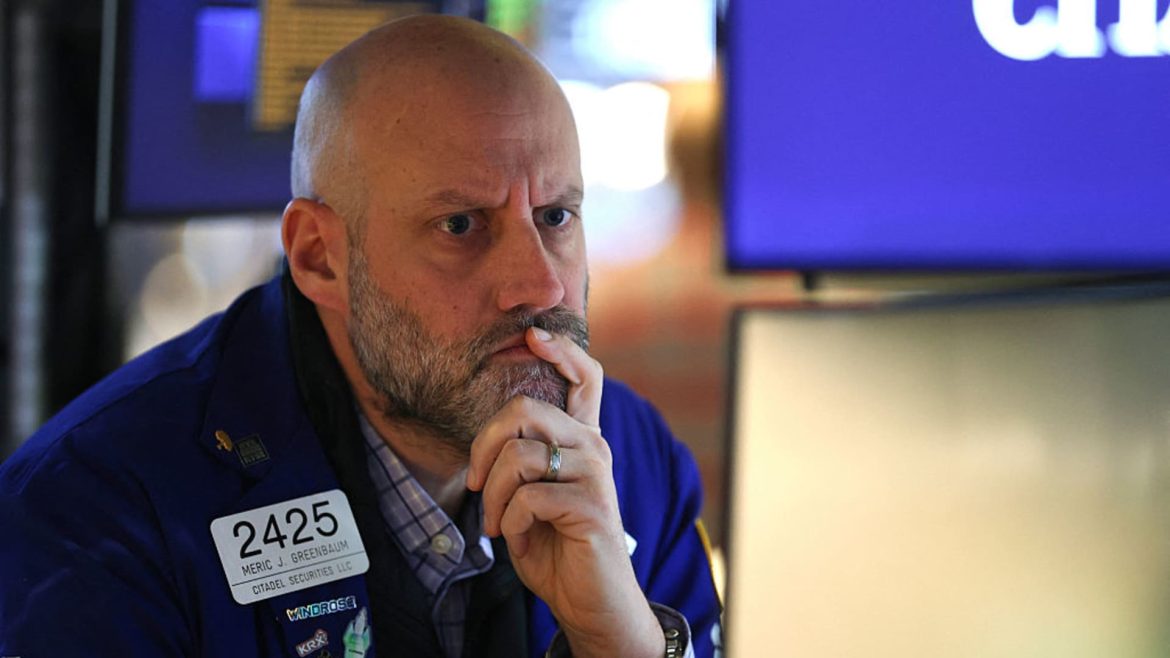 Treasury yields decrease as investors anticipate further postponed data