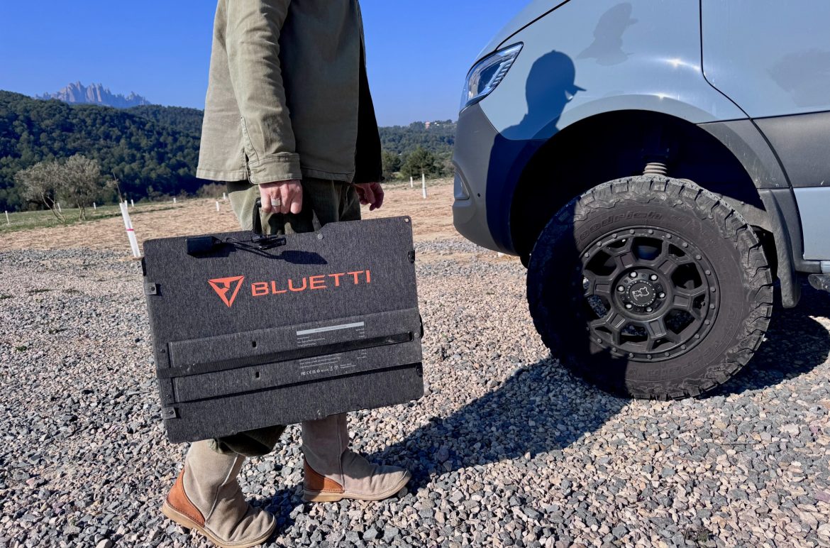 Bluetti’s Sora 500 solar panel is remarkably strong for its dimensions