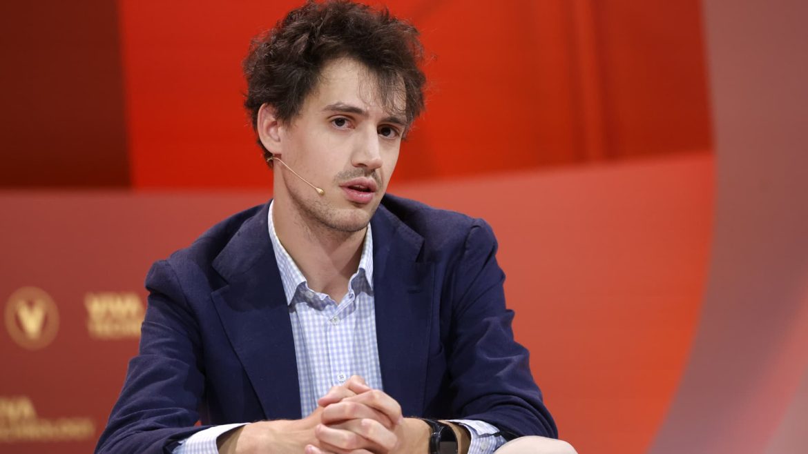 Mistral obtains $830 million in debt funding to support AI data center