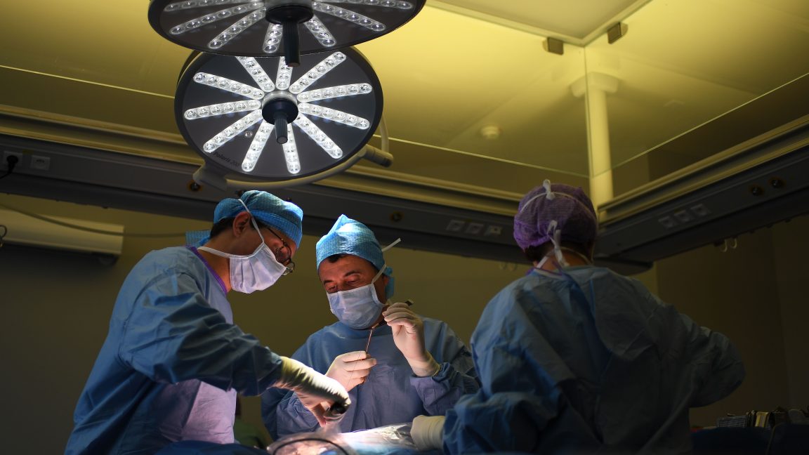 Florida surgeon accused of causing a man's death after removing the liver instead of the spleen