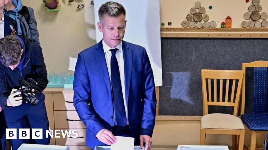 Hungarians cast their votes in large quantities on the decision to terminate Orbán's leadership and choose an opponent.