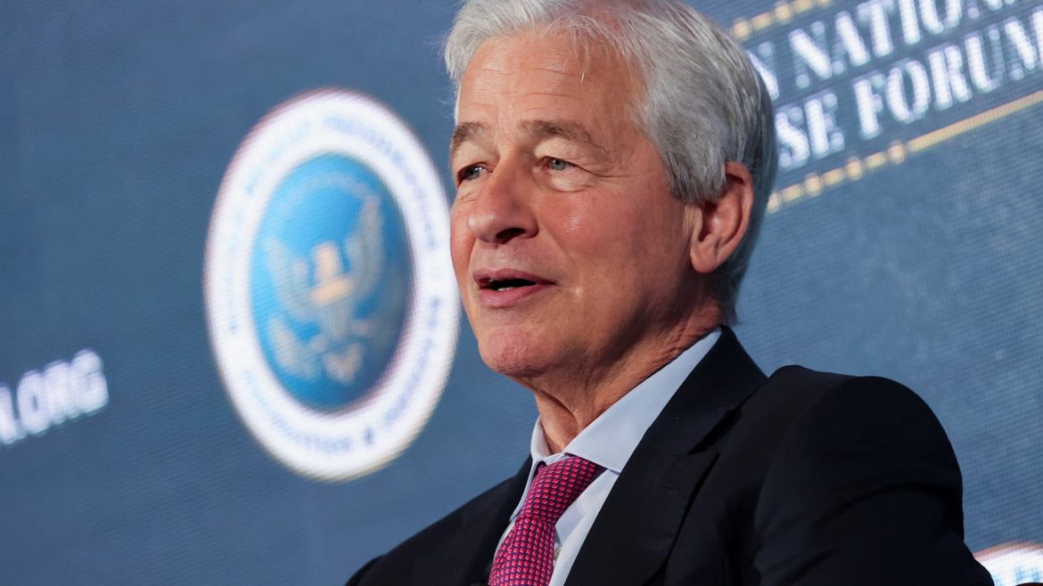 JPMorgan's CEO Jamie Dimon highlights dangers in geopolitics, artificial intelligence, and private markets in his yearly letter.