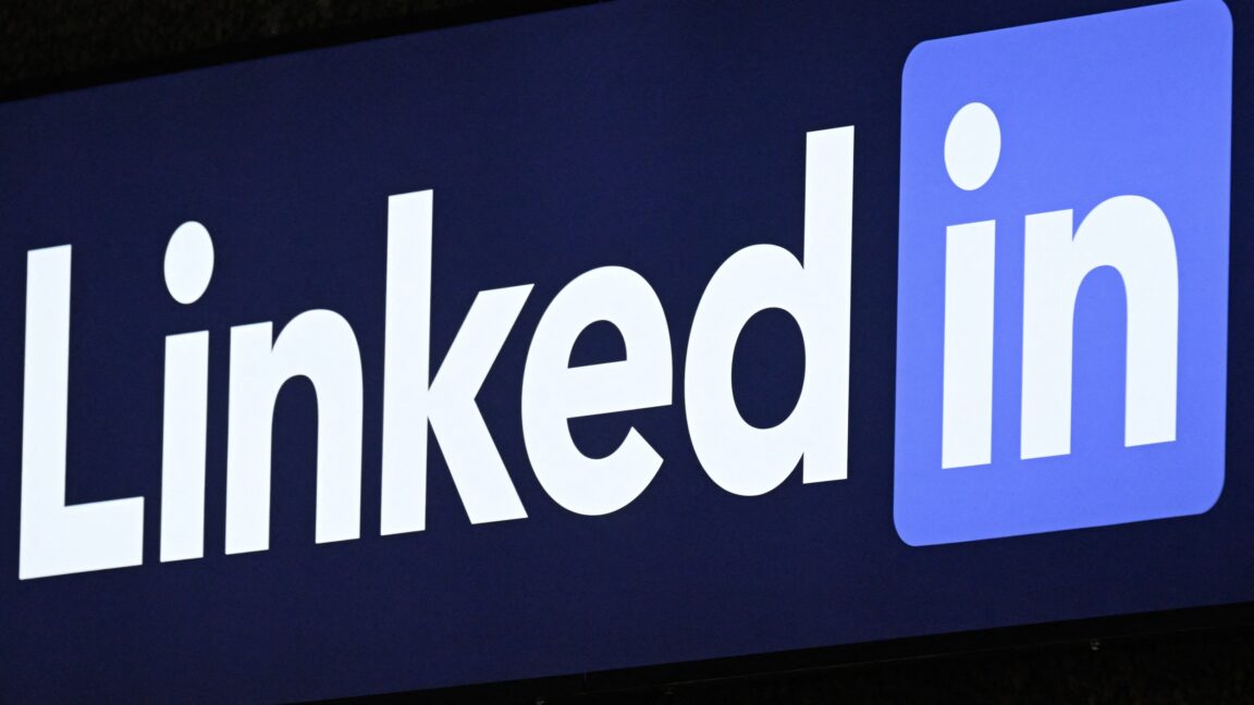 LinkedIn's scanning of users' browser extensions triggers controversy and two lawsuits