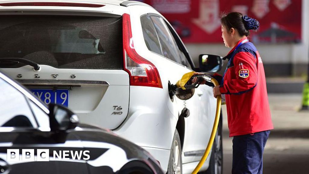 Oil prices reach peak not seen since 2022 following news that Trump will be updated on new Iran strategies