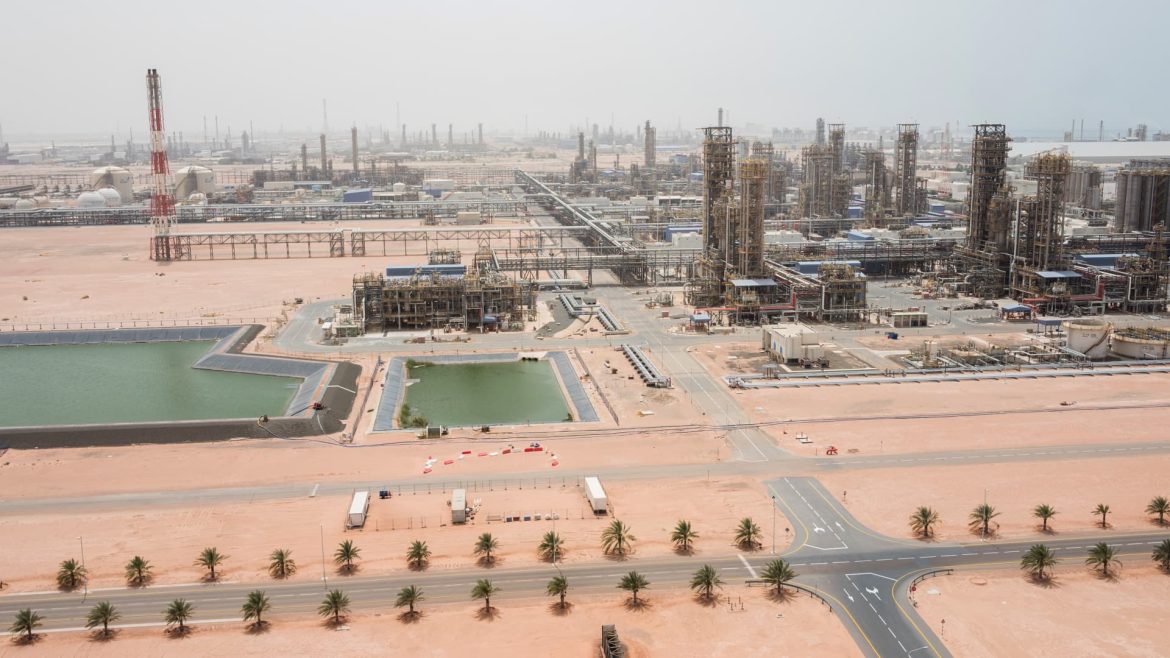 Oil market at 'tank bottoms' in Asia, and Europe isn't far behind, warns market veteran Jeff Currie