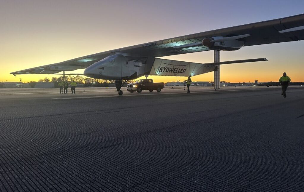Solar drone with jumbo jet wingspan broke a flight recordâthen it crashed