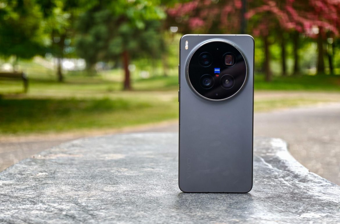 Vivoâs X300 Ultra has the best cameras in any phone