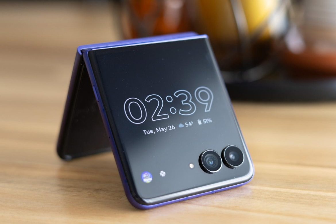 De-Googled GrapheneOS is coming to Motorolaâs foldables next year