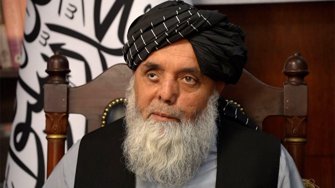 Divorce, smartphones and control - BBC sees how Taliban run Afghanistan