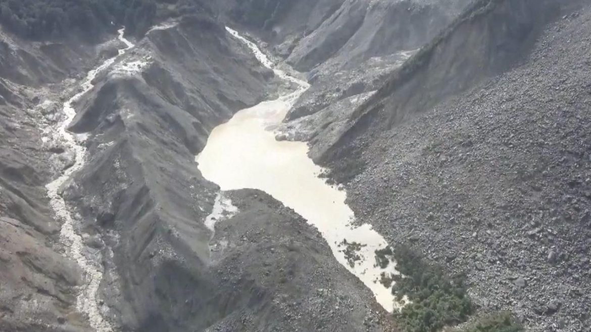 'High risk' of lake breaching and causing second flood, warns China
