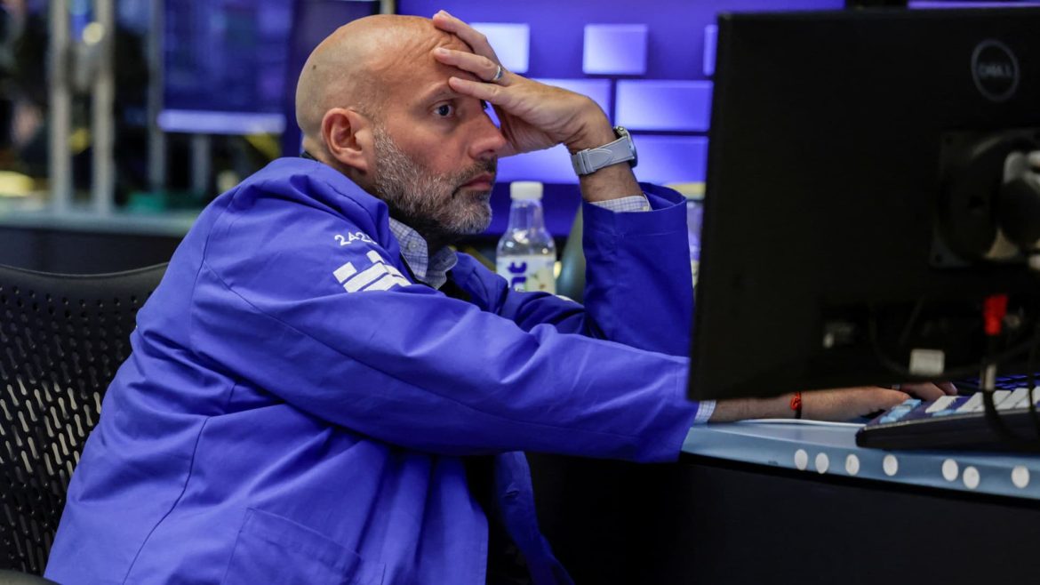 Treasury yields rebound, wiping out the decline following Bessent's intervention